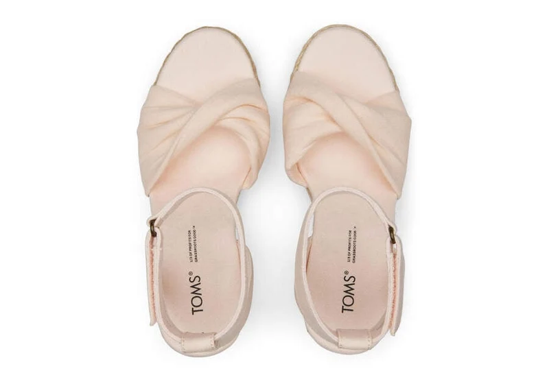 TOMS Damen Marisela Slubby Woven Wedge Sandale – Dusty Peach