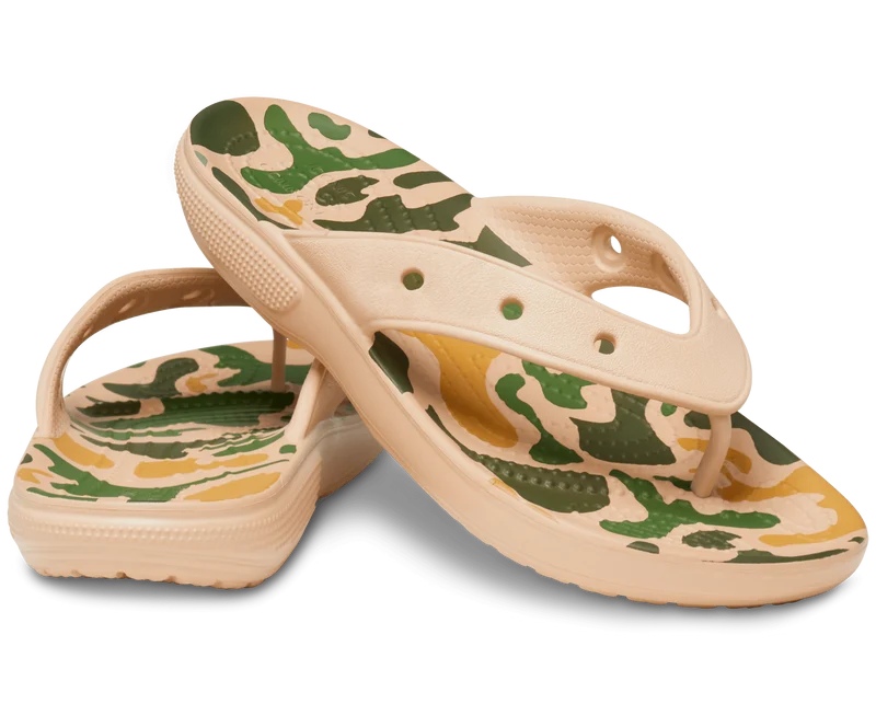 Crocs Unisex Classic Camo Flip Flop – Chai