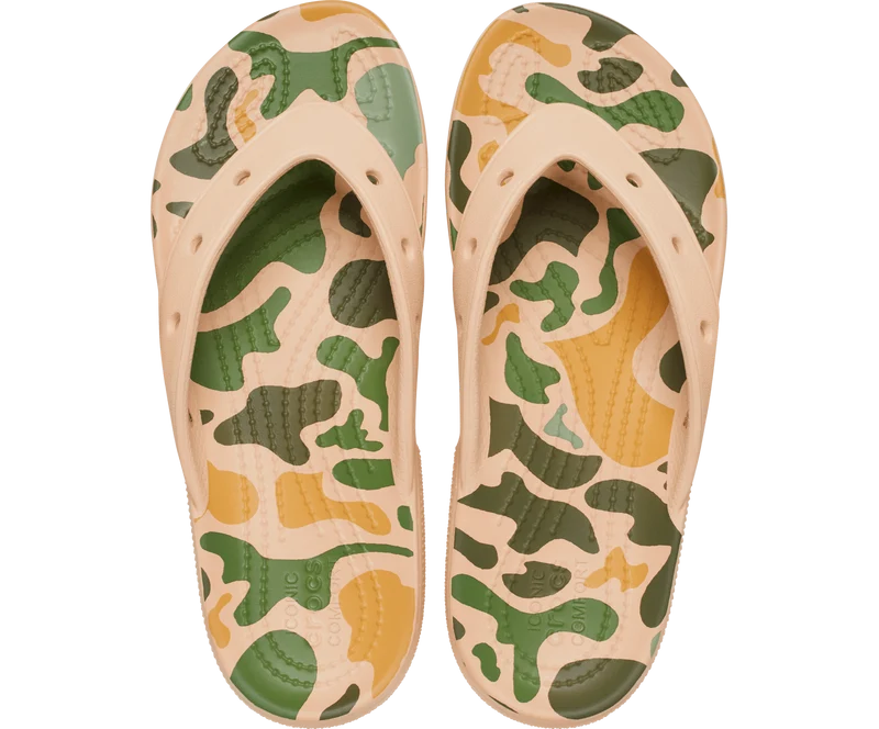 Crocs Unisex Classic Camo Flip Flop – Chai