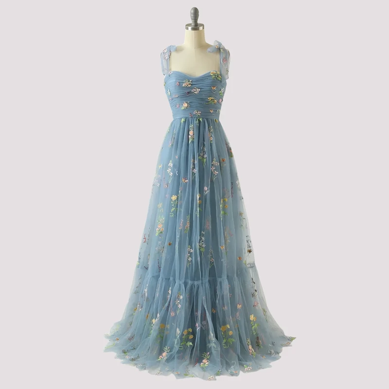 Livia - Elegantes Ballkleid mit Blumenstickerei