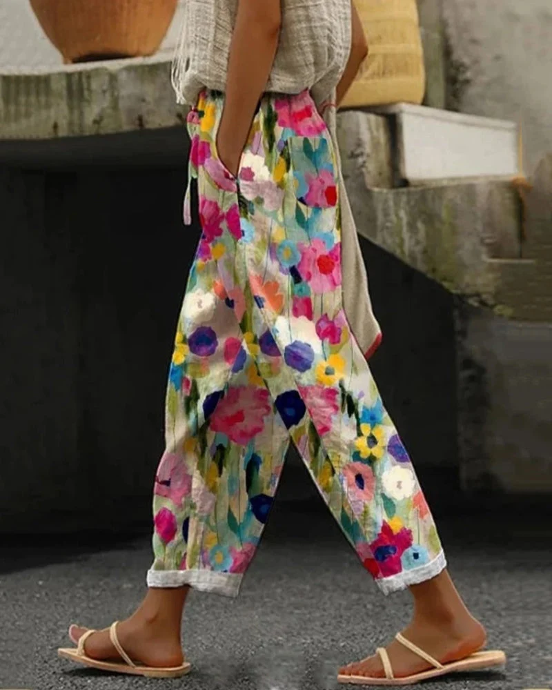 Selma – Weit geschnittene Blumenhose mit stylischem Print