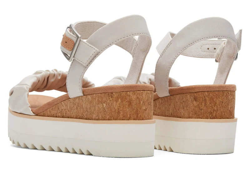 TOMS Damen Diana Ruched Woven Wedge Sandale – Putty