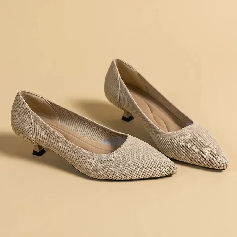 Solvei | Damen Kitten Heel Pumps Spitze Zehenpartie