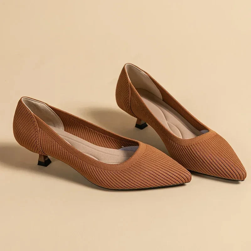 Solvei | Damen Kitten Heel Pumps Spitze Zehenpartie
