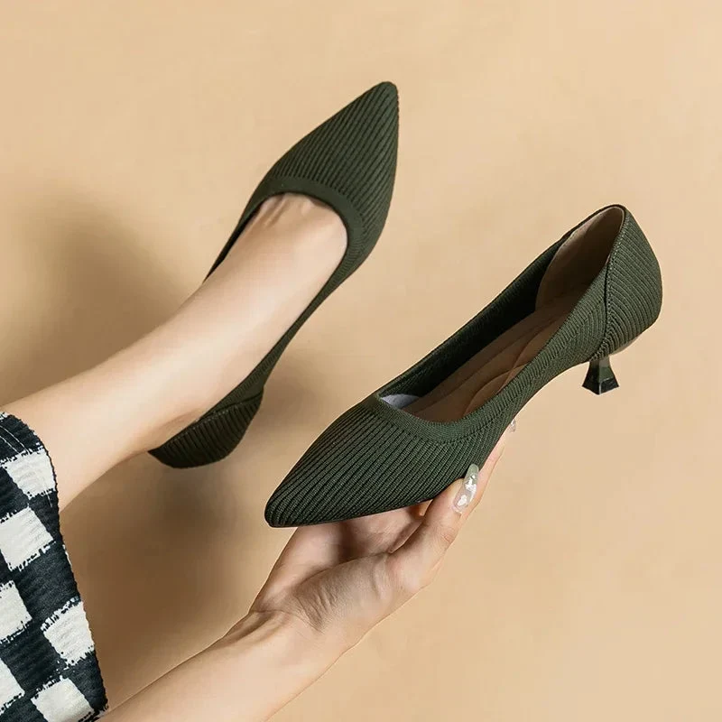 Solvei | Damen Kitten Heel Pumps Spitze Zehenpartie