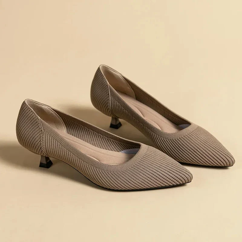 Solvei | Damen Kitten Heel Pumps Spitze Zehenpartie