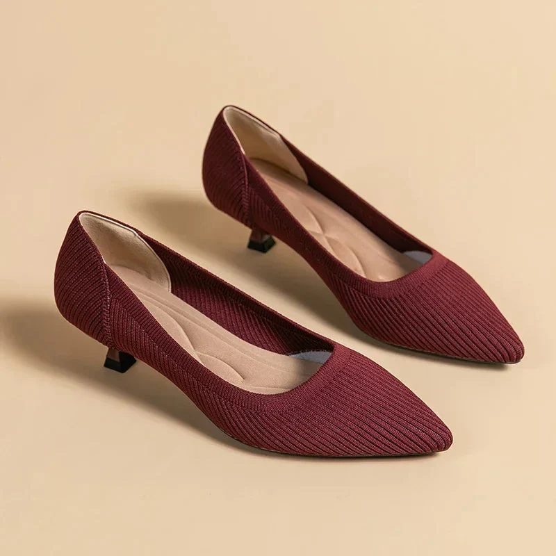 Solvei | Damen Kitten Heel Pumps Spitze Zehenpartie