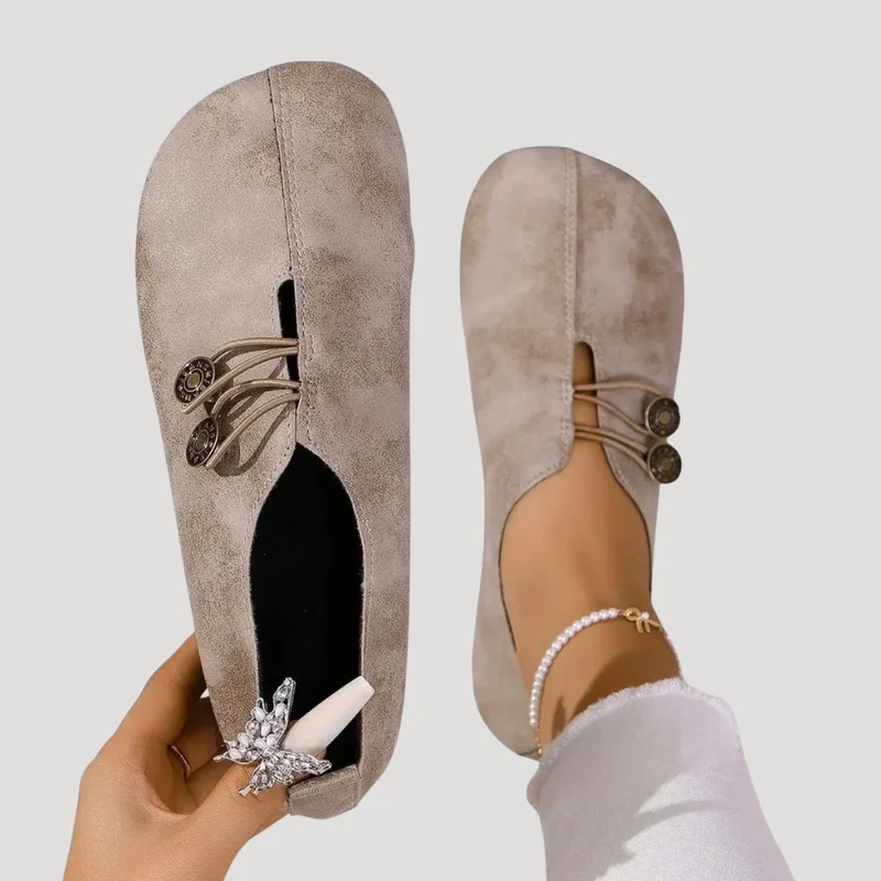 Ingrid | Damen Flache Slipper mit Knopfdetail