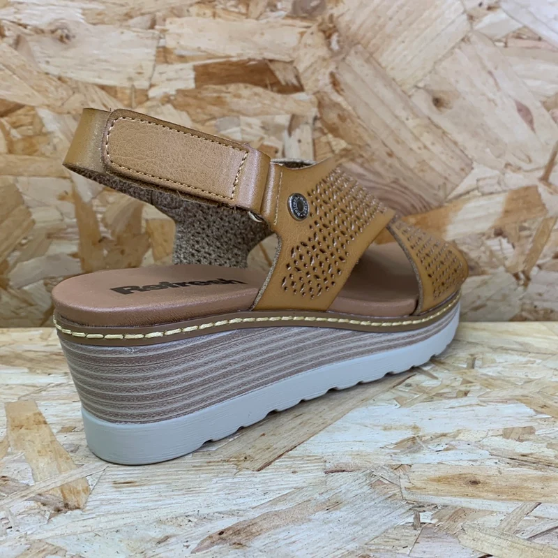 Refresh Modische Damen-Keilsandalen – Taupe