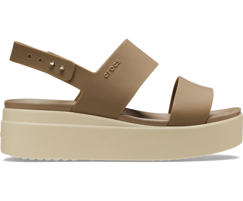 Crocs Damen-Sandale „Brooklyn“ mit niedrigem Keilabsatz – Khaki / Knochen
