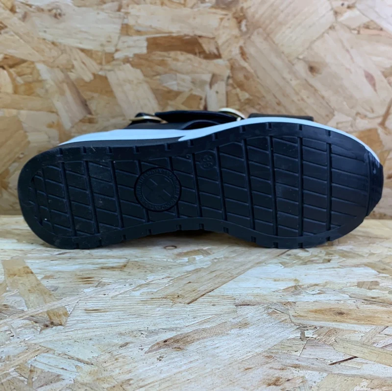 Xti Mode-Keilsandalen für Damen – Schwarz