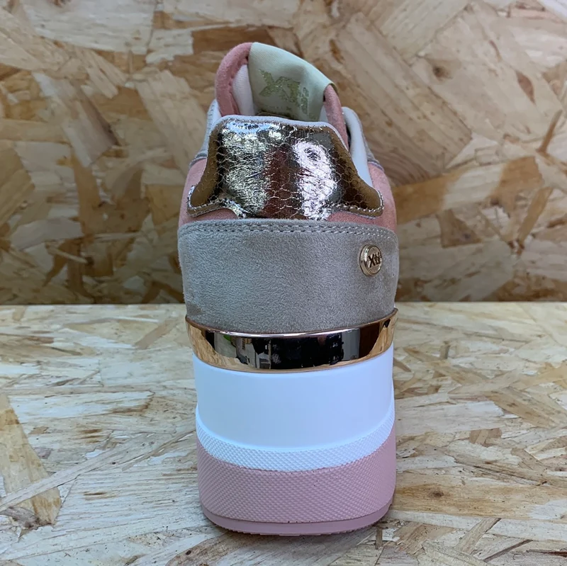 Xti Modische Damen-Sneaker mit Keilabsatz – Beige
