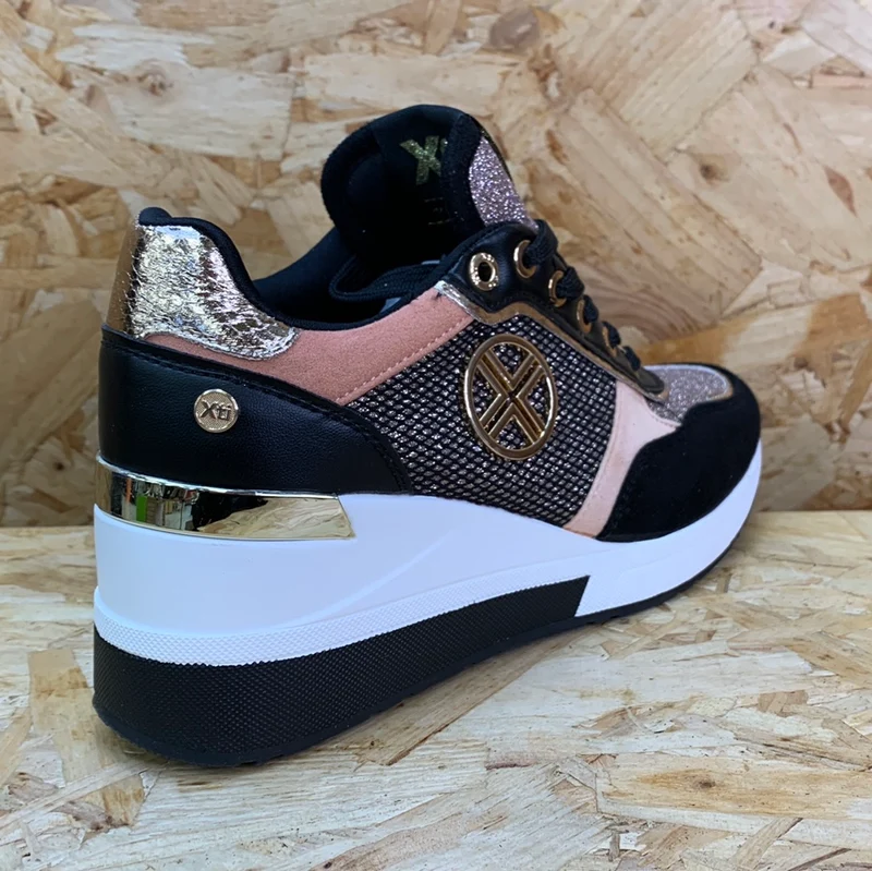 Xti Modische Damen-Sneaker mit Keilabsatz – Schwarz