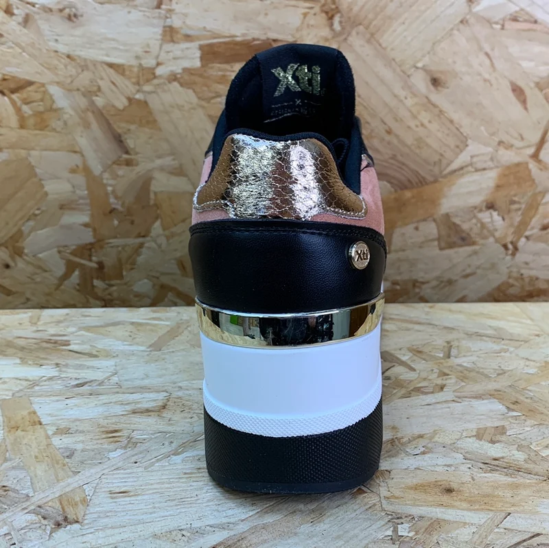 Xti Modische Damen-Sneaker mit Keilabsatz – Schwarz