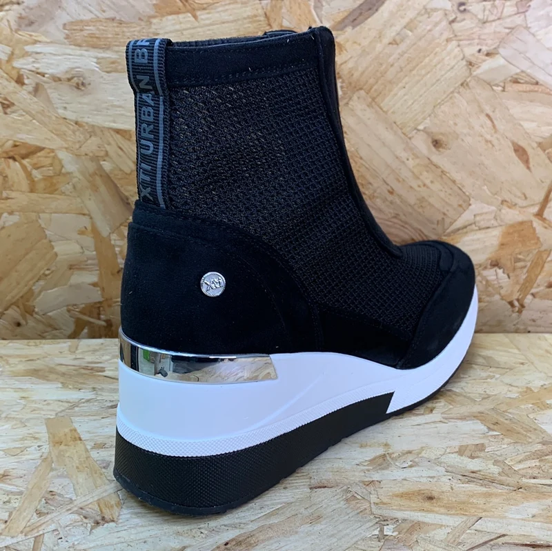 Xti Modische Damen-Sneaker mit Keilabsatz – Schwarz