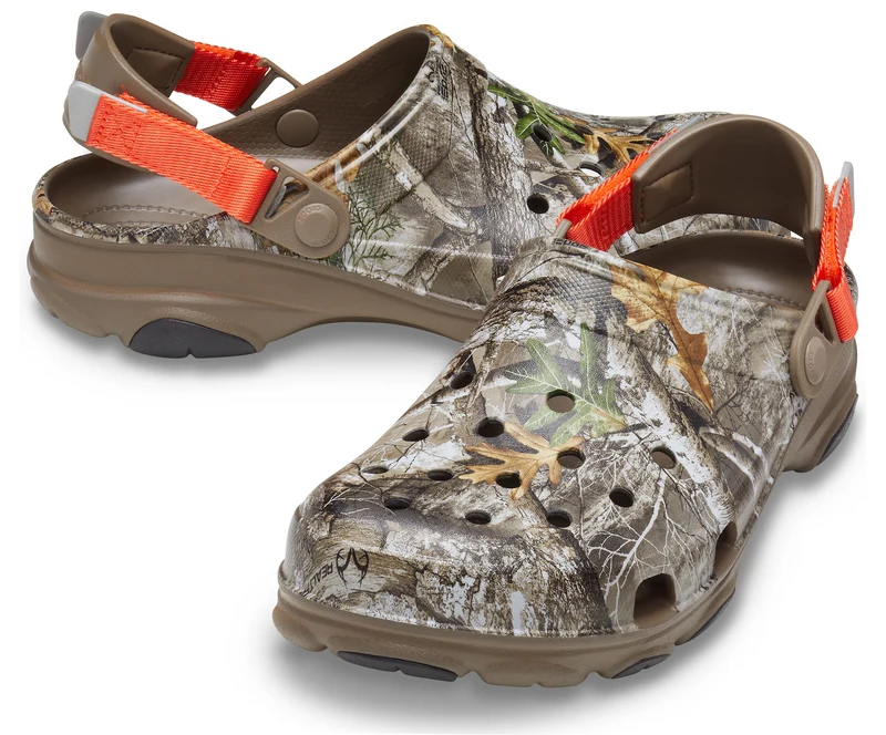 Crocs Unisex Classic All-Terrain Realtree Clog – Walnuss