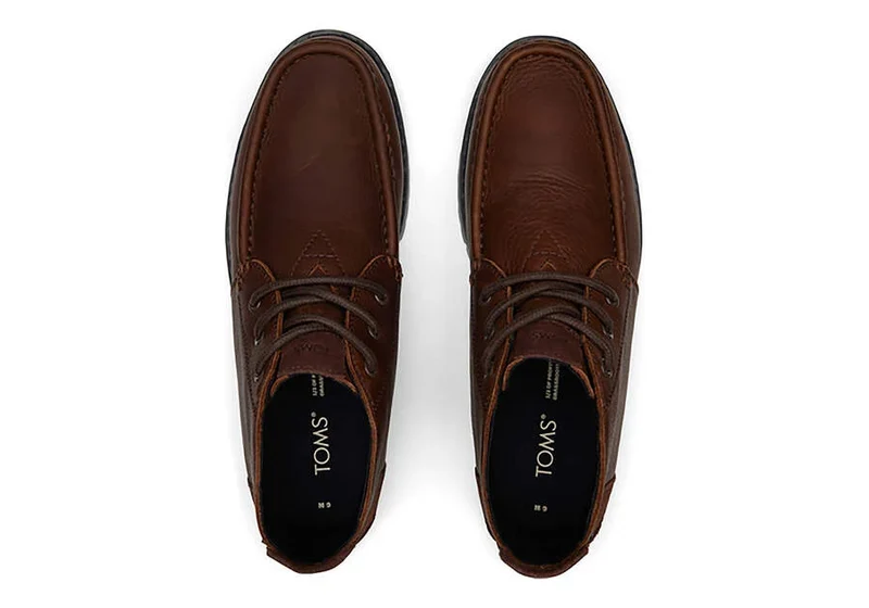 TOMS Wasserabweisender Navi Chukka-Stiefel für Herren aus Leder – Chicory Brown
