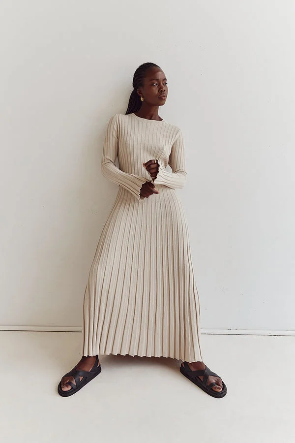 Elodie | Strick-Midikleid mit Rundhalsausschnitt