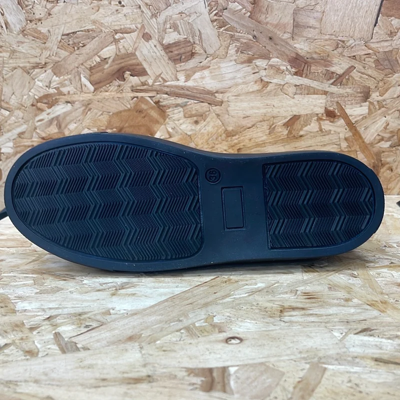 Petasil Payle-Lacklederschuh für Kinder – Schwarz