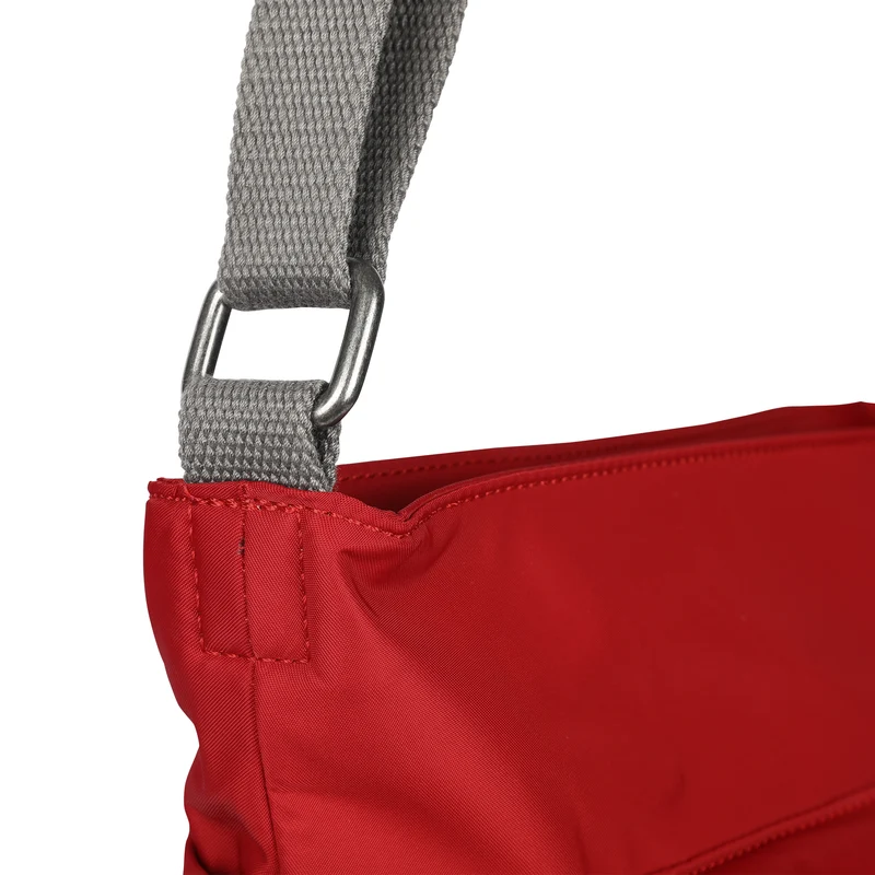Roka Unisex Kennington B Bag - Cranberry