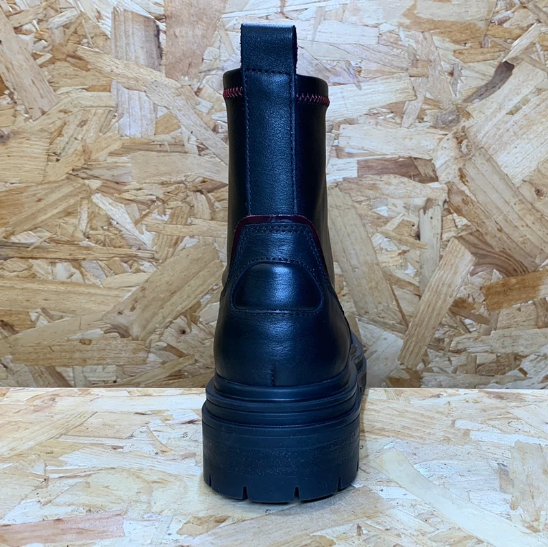 Carmela Modische Damen-Stiefelette aus Leder – Schwarz