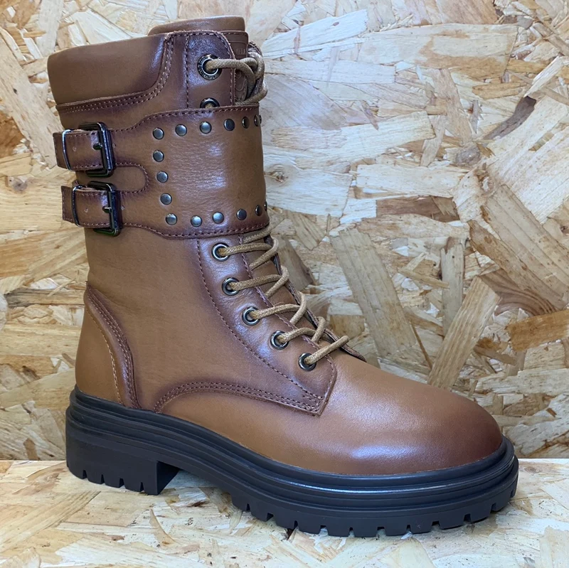 Carmela Modischer Damenstiefel aus Leder – Kamel