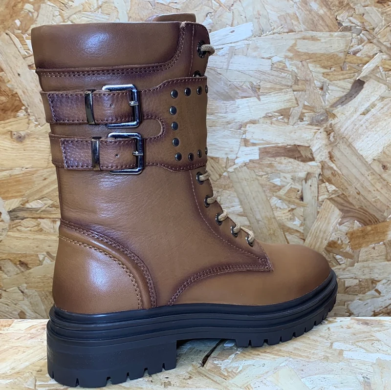 Carmela Modischer Damenstiefel aus Leder – Kamel