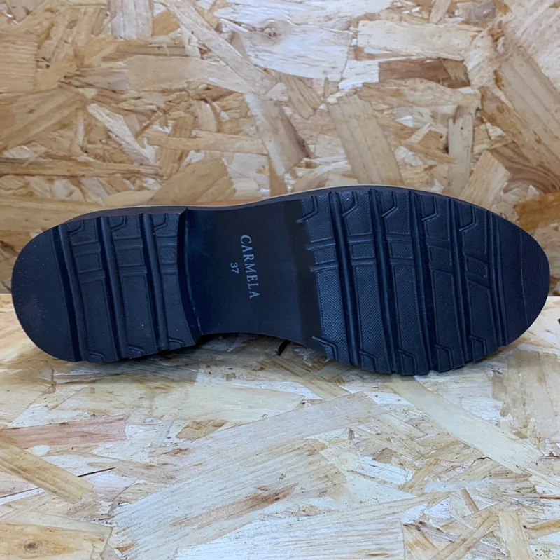 Carmela Modische Damen-Stiefelette aus Leder – Kamel