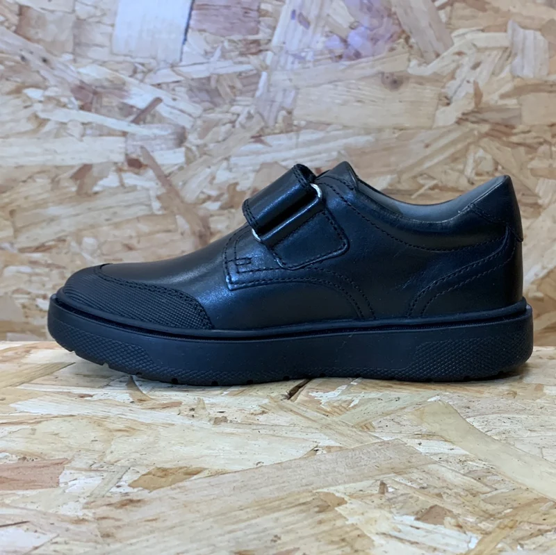Geox Riddock I Schulschuh aus Leder für Kinder – Schwarz