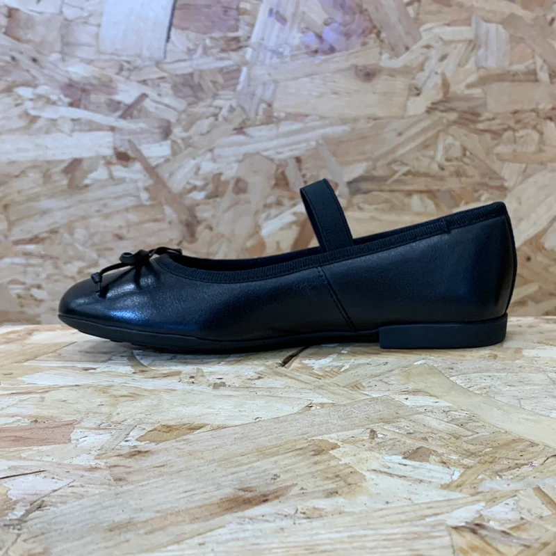 Geox Kinder-Schulschuh „Plie Ballet“ aus flachem Leder – Schwarz
