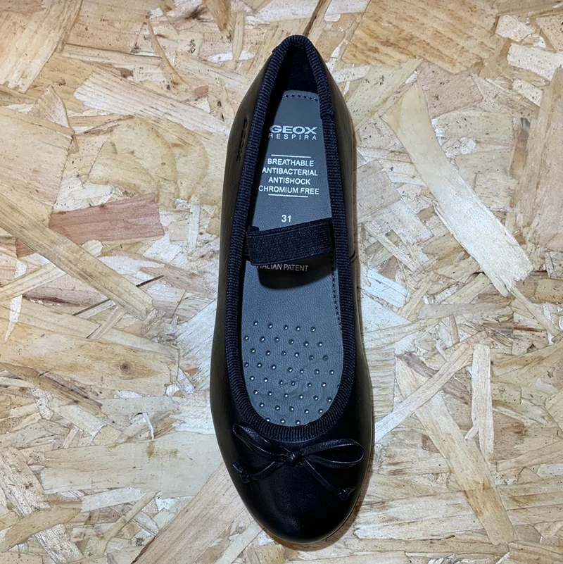 Geox Kinder-Schulschuh „Plie Ballet“ aus flachem Leder – Schwarz