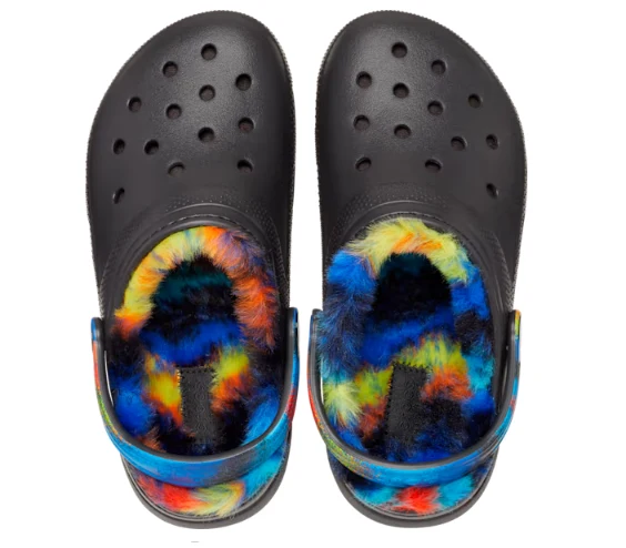 Crocs Klassischer, gefütterter Spray-Dye-Clog für Kinder – Schwarz