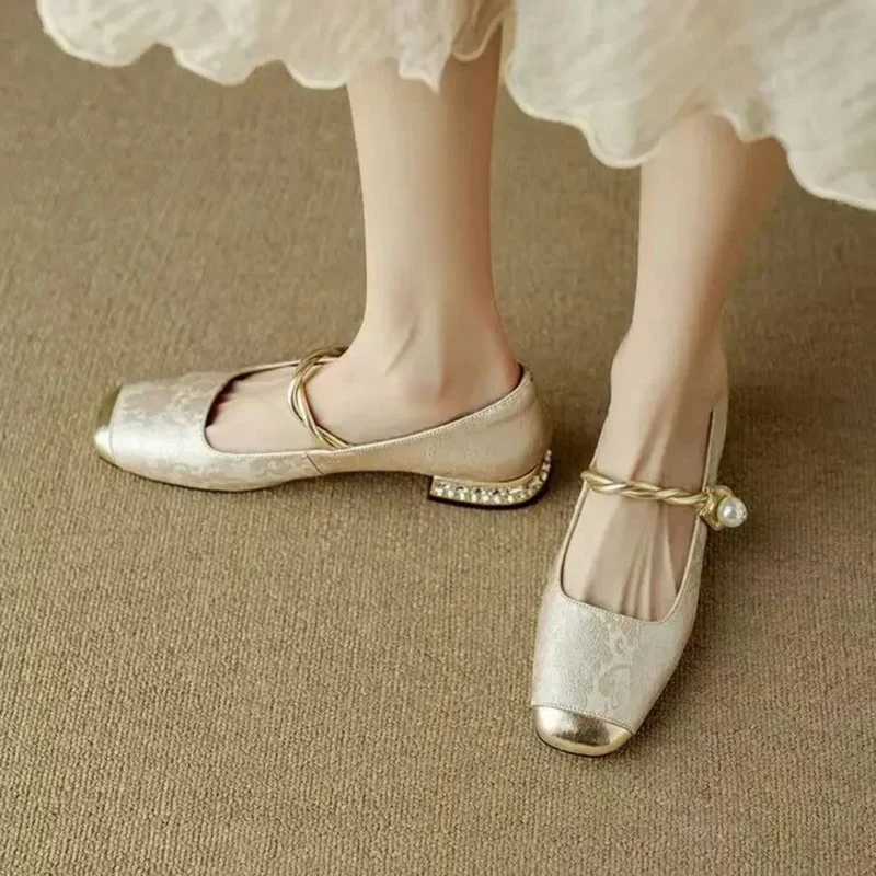 Elva Pumps mit Perlen-Detail | Beige