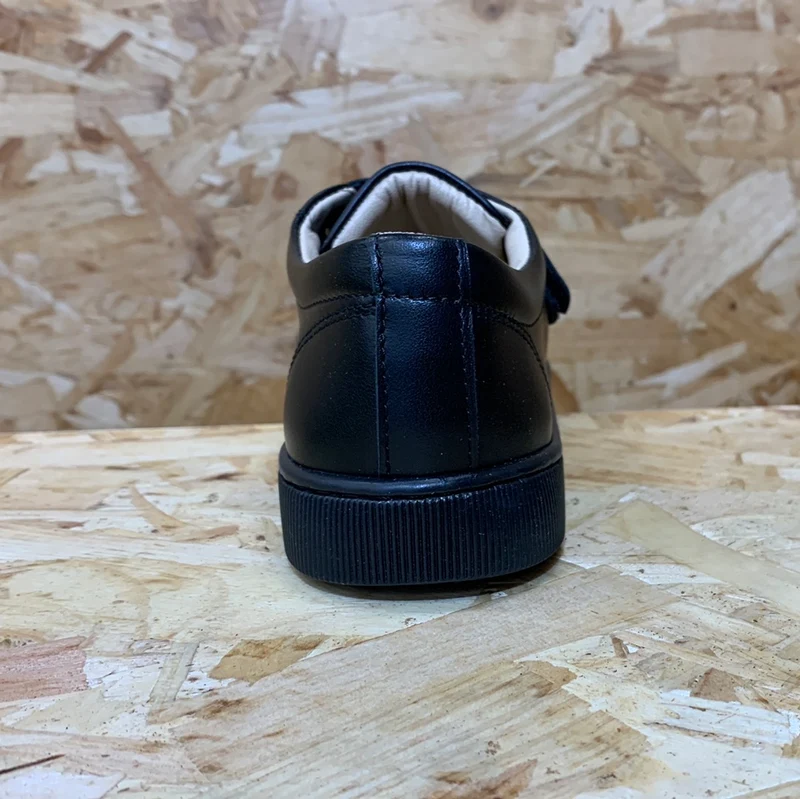 Petasil Linas II Lederschuh für Kinder – Schwarz