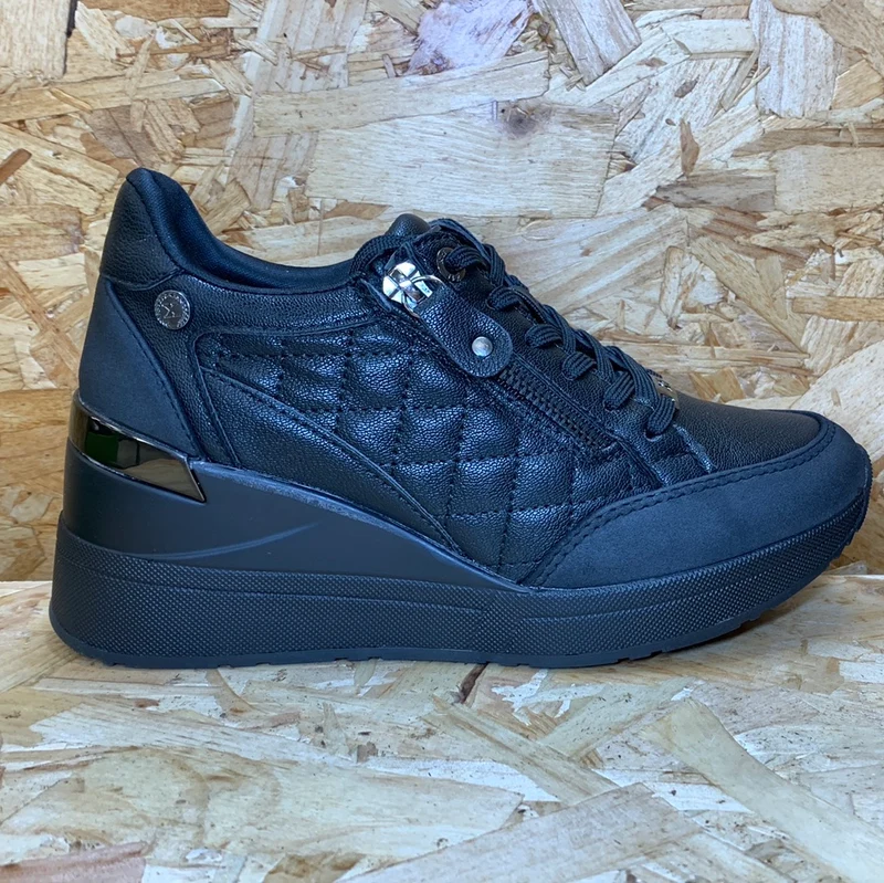 Xti Modische Damen-Sneaker mit Keilabsatz – Schwarz