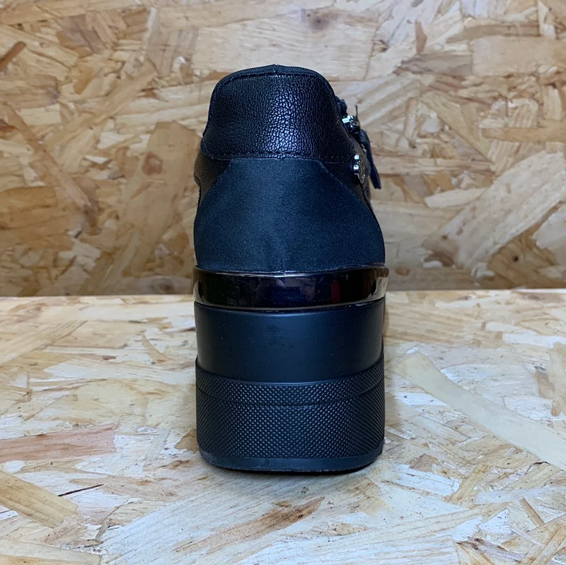 Xti Modische Damen-Sneaker mit Keilabsatz – Schwarz