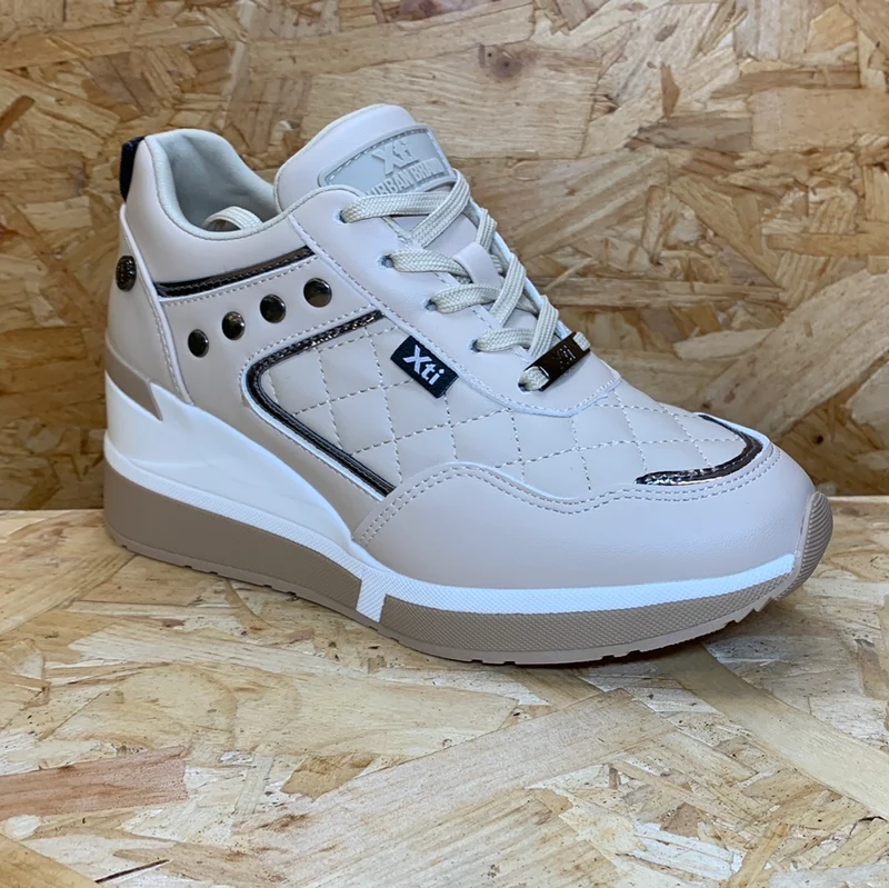 Xti Modische Damen-Sneaker mit Keilabsatz – Beige