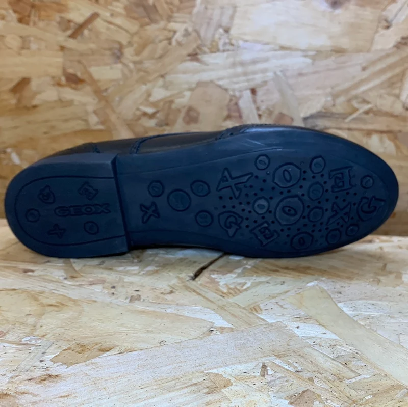 Geox J Plie Schulschuh für Kinder – Schwarz