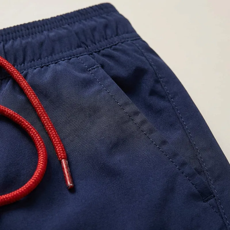 Kurze Herren-Badeshorts mit Kontrastbund