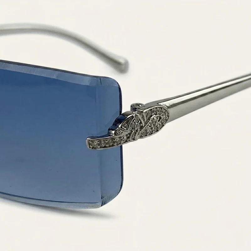 Herren Sonnenbrille mit rechteckigen Gläsern und dekorativem Bügeldetail