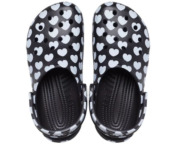 Crocs Unisex-Clog mit klassischem Herz-Print – Schwarz/Weiß