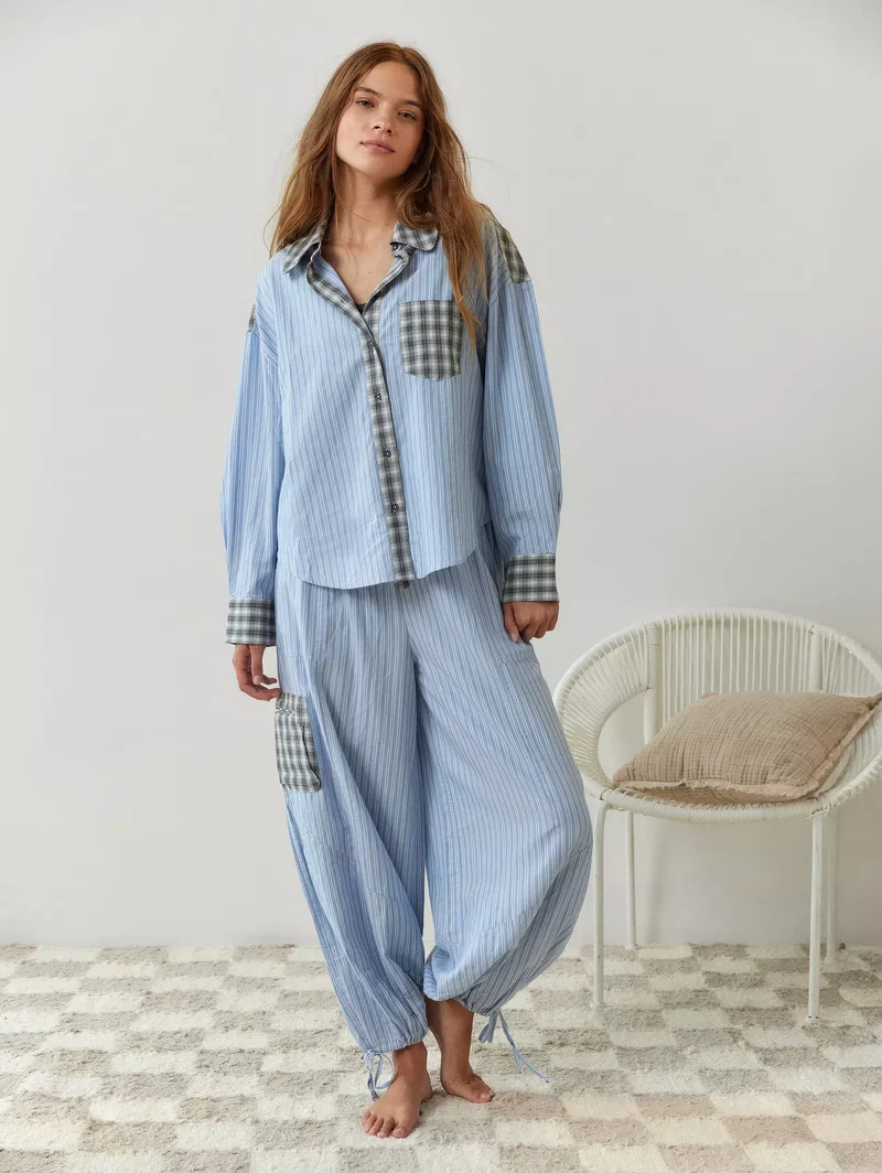 Damen Schlafanzug-Set mit Knopfhemd und elastischer Bundhose