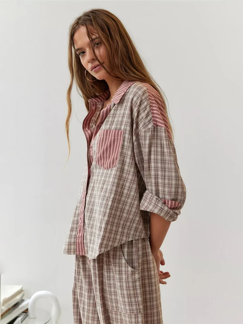 Damen Schlafanzug-Set mit Knopfhemd und elastischer Bundhose