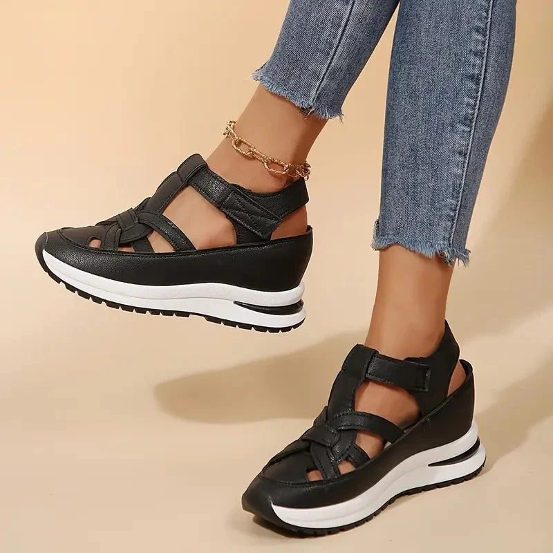 Damen-Sandalen mit Plateau-Sohle und Cut-Out-Design
