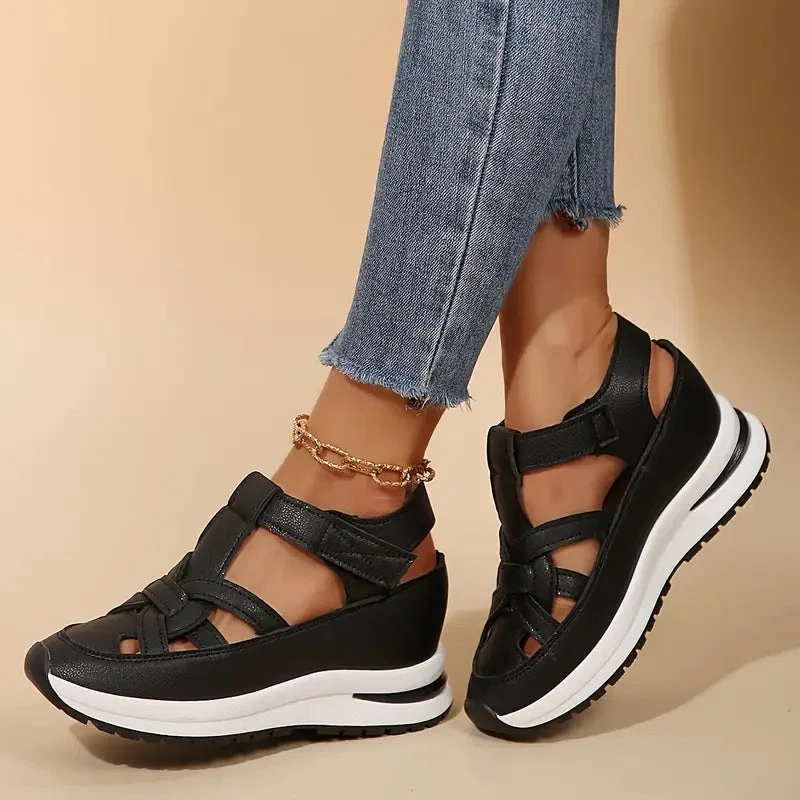 Damen-Sandalen mit Plateau-Sohle und Cut-Out-Design