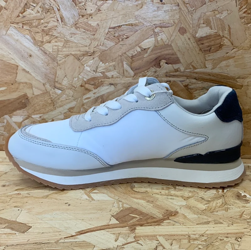 S. Oliver Damenmode-Trainer – Weiß