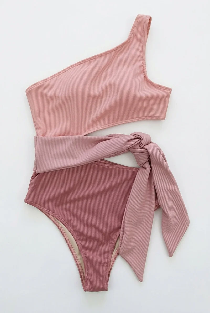 Damen-Bikini-Set mit Ein-Schulter-Oberteil und hoch geschnittener Hose mit Schleifendetail