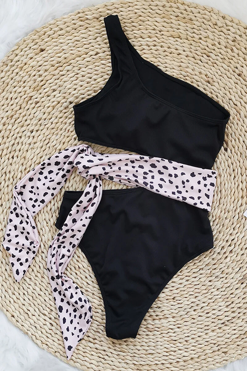 Damen-Bikini-Set mit Ein-Schulter-Oberteil und hoch geschnittener Hose mit Schleifendetail