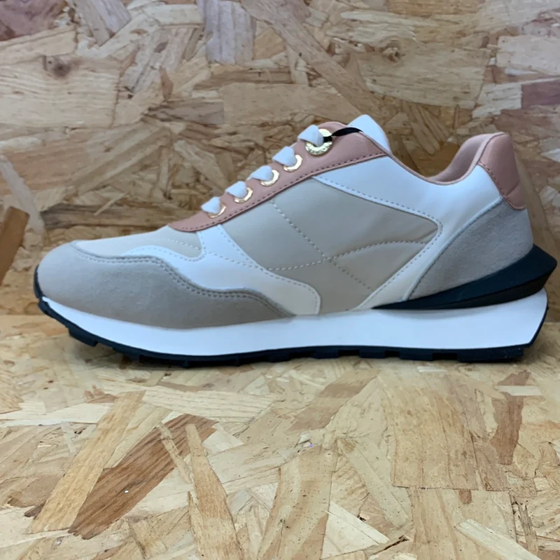 Kate Appleby Damen Callander Trainer – Desert Blast