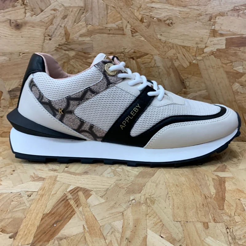 Kate Appleby Damen Pitlochry Trainer – Sand Storm